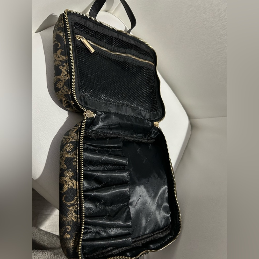 Versace makeup case - Picture 3 of 6